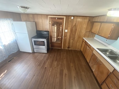 533 E Walnut St, Greentown, IN 46936 - photo 7