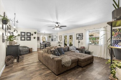 2607 Royal Ln, Granbury, TX 76049 - photo 3