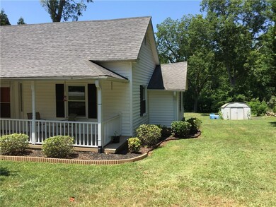 206 S Mechanic St, Pendleton, SC 29670 - photo 2