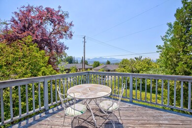 1090 NE Savage St, Grants Pass, OR 97526 - photo 4