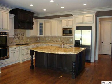 Kitchen - Gourmet Kitchen with Granite countertops