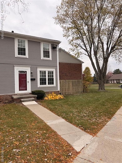 36310 Park Place Dr, Sterling Heights, MI 48310 - photo 2