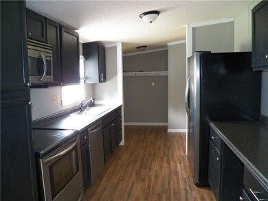 1041 Doyle St, Westminster, SC 29693 - photo 3