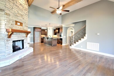 Great Room Open To Kitchen Perfect For Entertainig