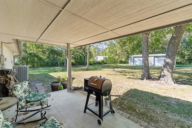 305 NE 5th St, Pryor, OK 74361 - photo 6