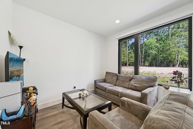 6-web-or-mls-Jade St-0305-006
