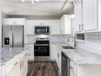 236 Pine Cir, Dunbar, WV 25064 - photo 5