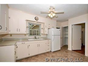 Kitchen w/ Pantry
