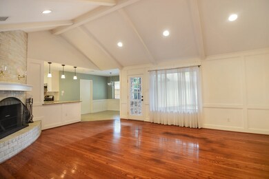 10122 Chevy Chase Dr, Houston, TX 77042 - photo 5