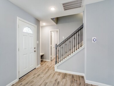 5323 Winding Way Dr, Houston, TX 77091 - photo 2