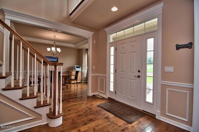 1098 Woodberry Dr, Mountain Top, PA 18707 - photo 5