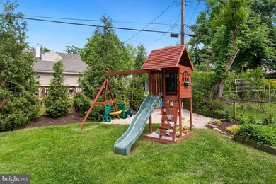 6911 Columbia Dr, Alexandria, VA 22307 - photo 2