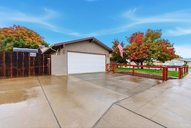 1438 Indianapolis Ave, Clovis, CA 93611 - photo 2