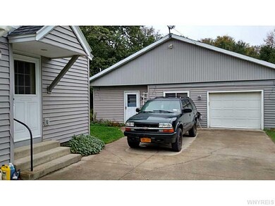 Exterior Front Garage apartment to left side of ga