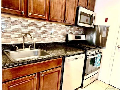 376 Concord Ln, Middletown, NY 10940 - photo 2