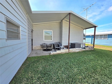 36615 Dina Dr, Zephyrhills, FL 33542 - photo 4