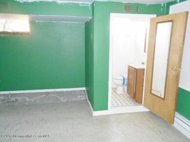 352-614074 - Basement Room with Half Bat