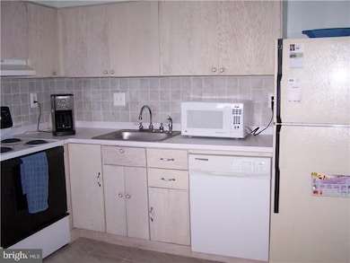 4 Belfast Dr, North Wales, PA 19454 - photo 2