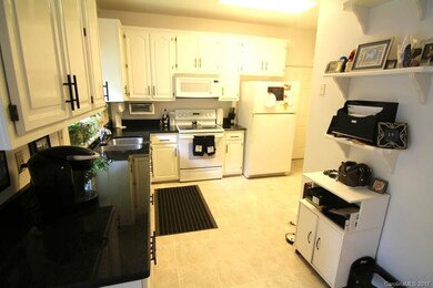 9200 Trestlebrook Ct unit 34, Huntersville, NC 28078 - photo 4