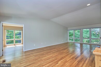 8109 Timber Valley Ct, Dunn Loring, VA 22027 - photo 7