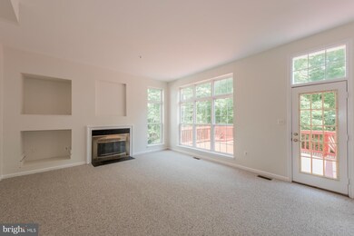 8905 Brae Brooke Dr, Lanham, MD 20706 - photo 4