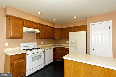 10610 Alison Dr, Burke, VA 22015 - photo 6