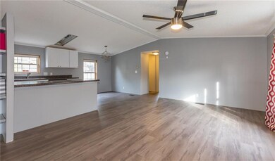 1804 E 25th St, Des Moines, IA 50317 - photo 6