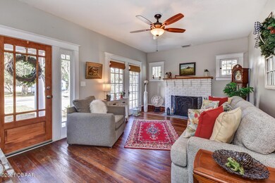 2-Living Room Area