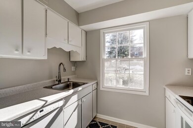 8544 Barrington Ct unit 931, Springfield, VA 22152 - photo 5