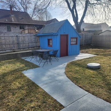 BACK YARD/w SHED
