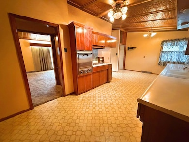 1704 11th St, Emmetsburg, IA 50536 - photo 7