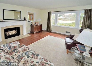 9102 Courtley Ct, Fairfax, VA 22031 - photo 3