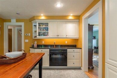 32 Chester St, Nashua, NH 03064 - photo 4