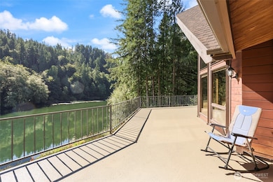 800 feet of waterproof deck