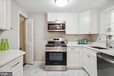 5902 Edgehill Dr, Alexandria, VA 22303 - photo 6