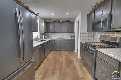 5947 SW Auburn Rd, Topeka, KS 66610 - photo 6