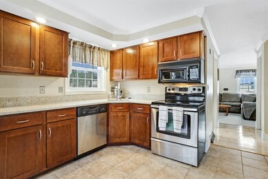 19 Colonial Ave, Nashua, NH 03062 - photo 3