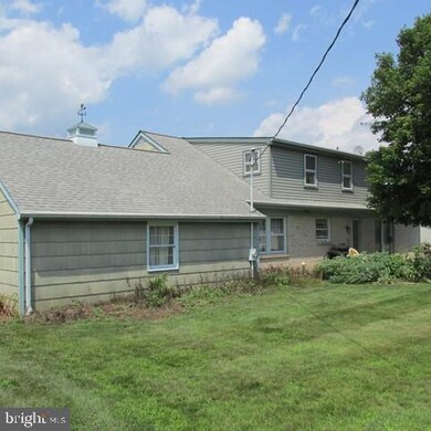 336 E Spruce St, New Holland, PA 17557 - photo 4