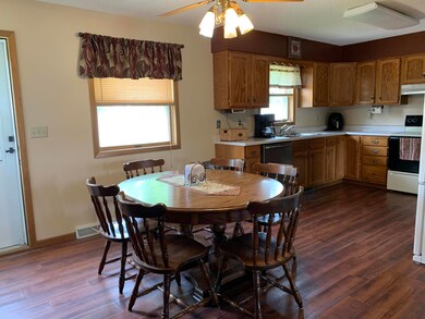 1416 E 1st Ave, Mitchell, SD 57301 - photo 7