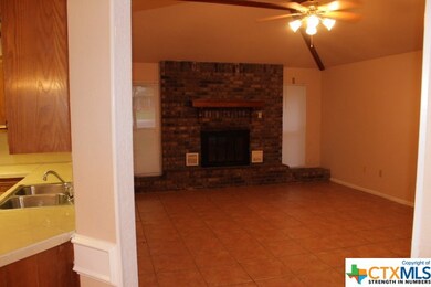 1602 Freedom Ln, Copperas Cove, TX 76522 - photo 3