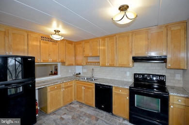 116 Roberts Ln unit 300, Alexandria, VA 22314 - photo 2