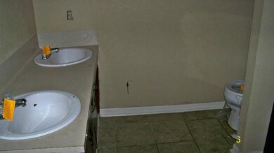 512 W Hutchinson St, Beeville, TX 78102 - photo 7