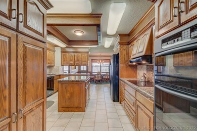 2704 Kensington Way, Bartlesville, OK 74006 - photo 7