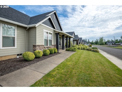 93 Bobby Jones Ave, Creswell, OR 97426 - photo 4