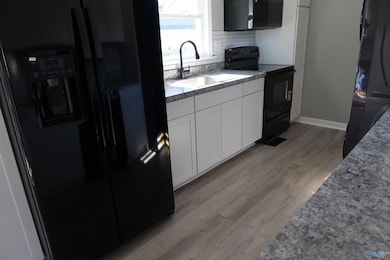 1103 W Washington St, Athens, AL 35611 - photo 3