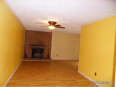Spacious Family Rooom