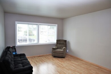 921 Berkley St, Carpentersville, IL 60110 - photo 4