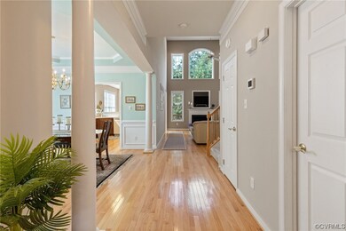 Wood floored foyer entrance featuring ornamental m