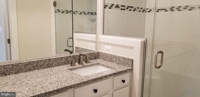 13230 Lake Woodland Way unit 5J, Herndon, VA 20171 - photo 6