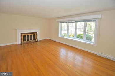 502 W Taylor Run Pkwy, Alexandria, VA 22314 - photo 3